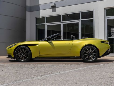 Used 2022 Aston Martin DB11 Volante RWD image 18