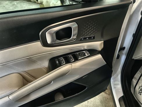 Used 2022 Kia Sorento SX image 10