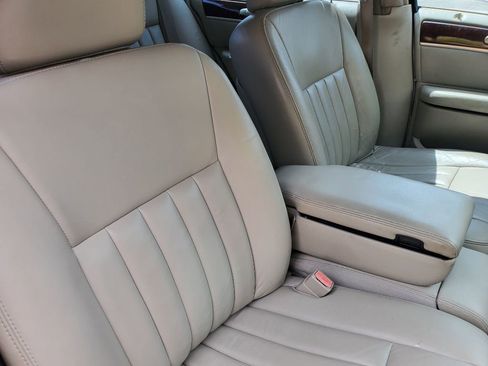 Used 2003 Lincoln Town Car Executive image 37