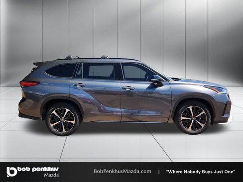 Used 2021 Toyota Highlander XSE AWD/4WD image 24