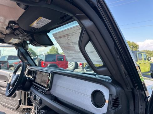 New 2025 Jeep Gladiator Sport image 18