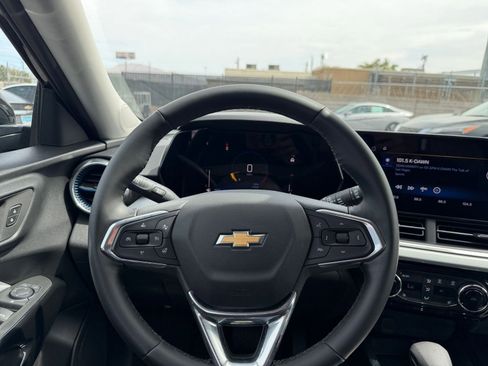 Used 2025 Chevrolet Trax LT w/ LT Convenience Package image 33