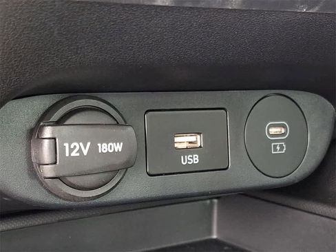 Used 2025 Hyundai Elantra Limited image 20