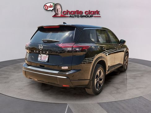 Used 2026 Nissan Rogue SV FWD image 5