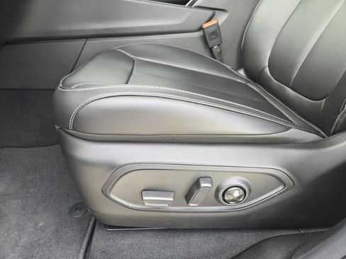 New 2025 Jeep Grand Cherokee Limited w/ Black Appearance Package image 19