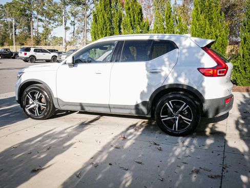Used 2025 Volvo XC40 B5 Core image 7