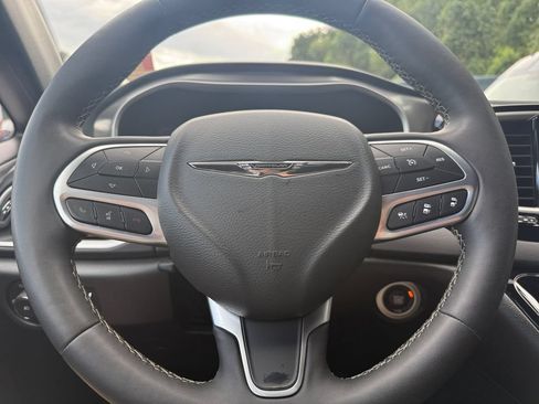 Used 2025 Chrysler Pacifica Select FWD image 20