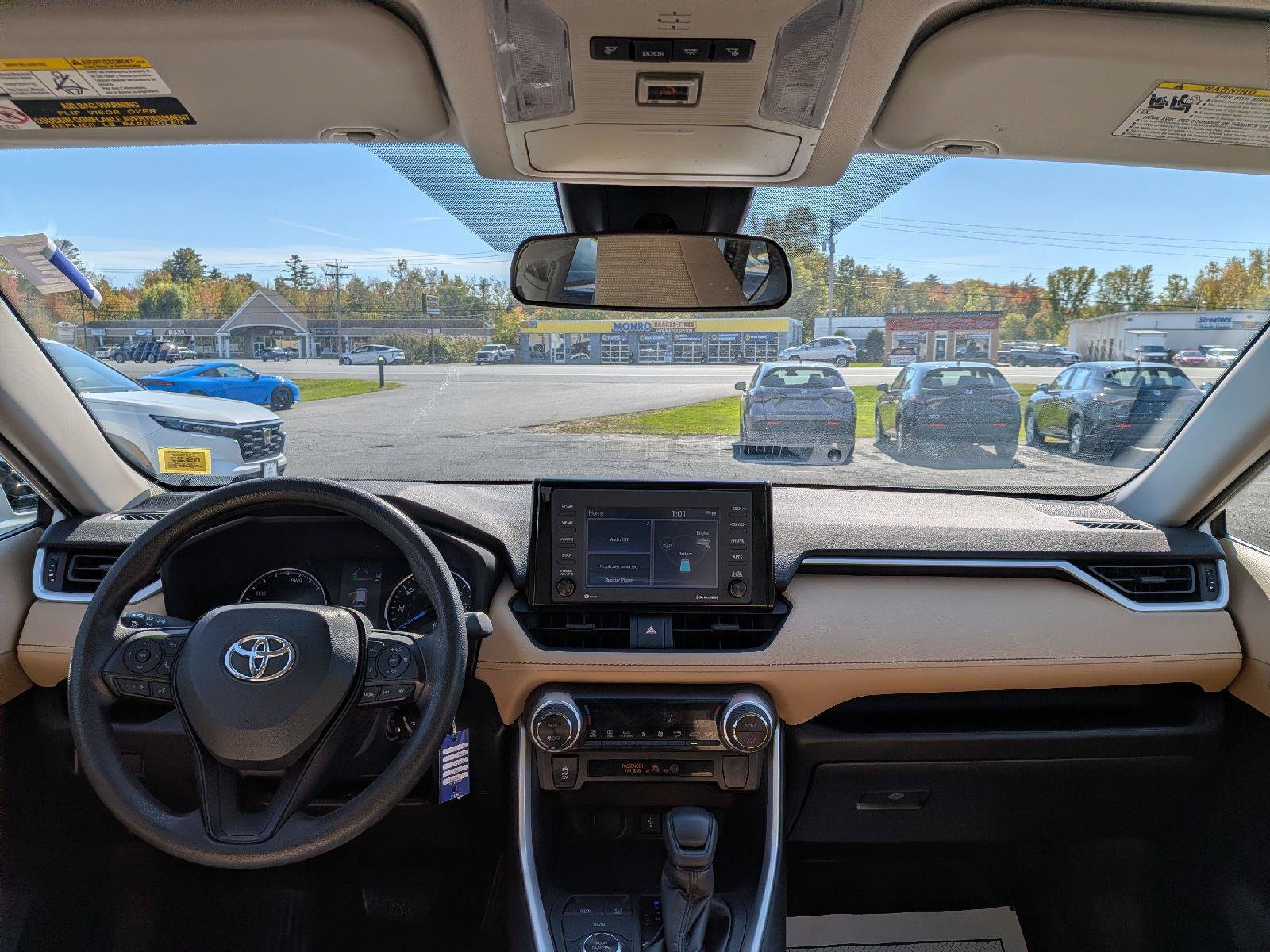 Used 2022 Toyota RAV4 LE AWD/4WD image 22