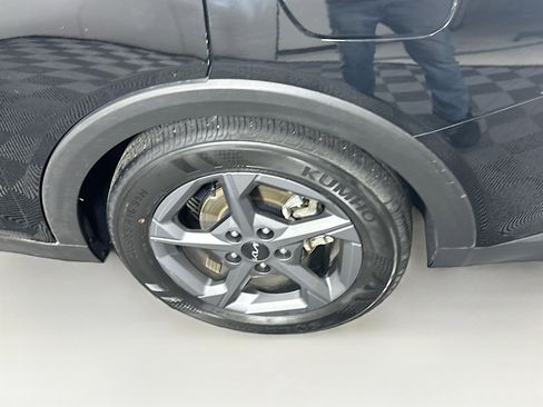 Used 2025 Kia K4 LXS image 11