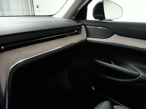 Used 2025 Volvo EX90 Plus AWD/4WD image 19