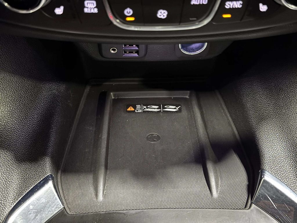 Used 2021 Chevrolet Traverse Premier w/ LPO, Floor Liner Package AWD/4WD image 19