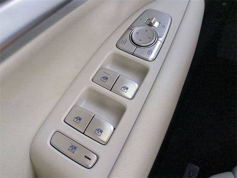 Certified 2025 Genesis G70 2.5T image 16