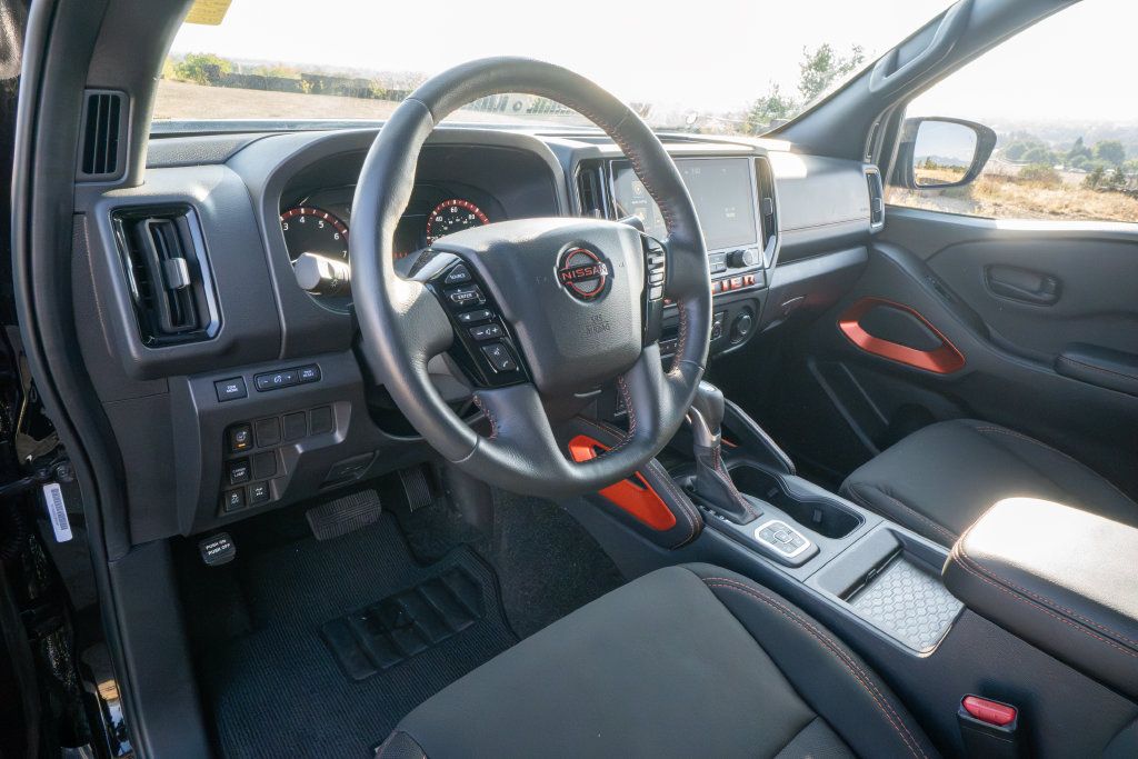 Used 2026 Nissan Frontier PRO-4X AWD/4WD image 12
