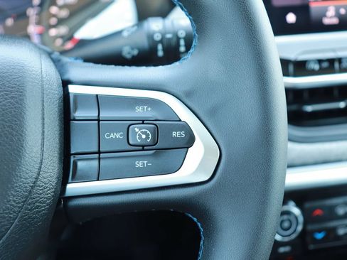 Used 2022 Jeep Compass Latitude FWD image 20