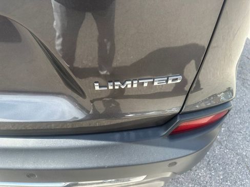 Used 2019 Jeep Cherokee Limited AWD/4WD image 24