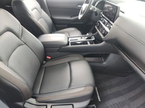 Used 2026 Nissan Pathfinder SL w/ SL Premium Package FWD image 10