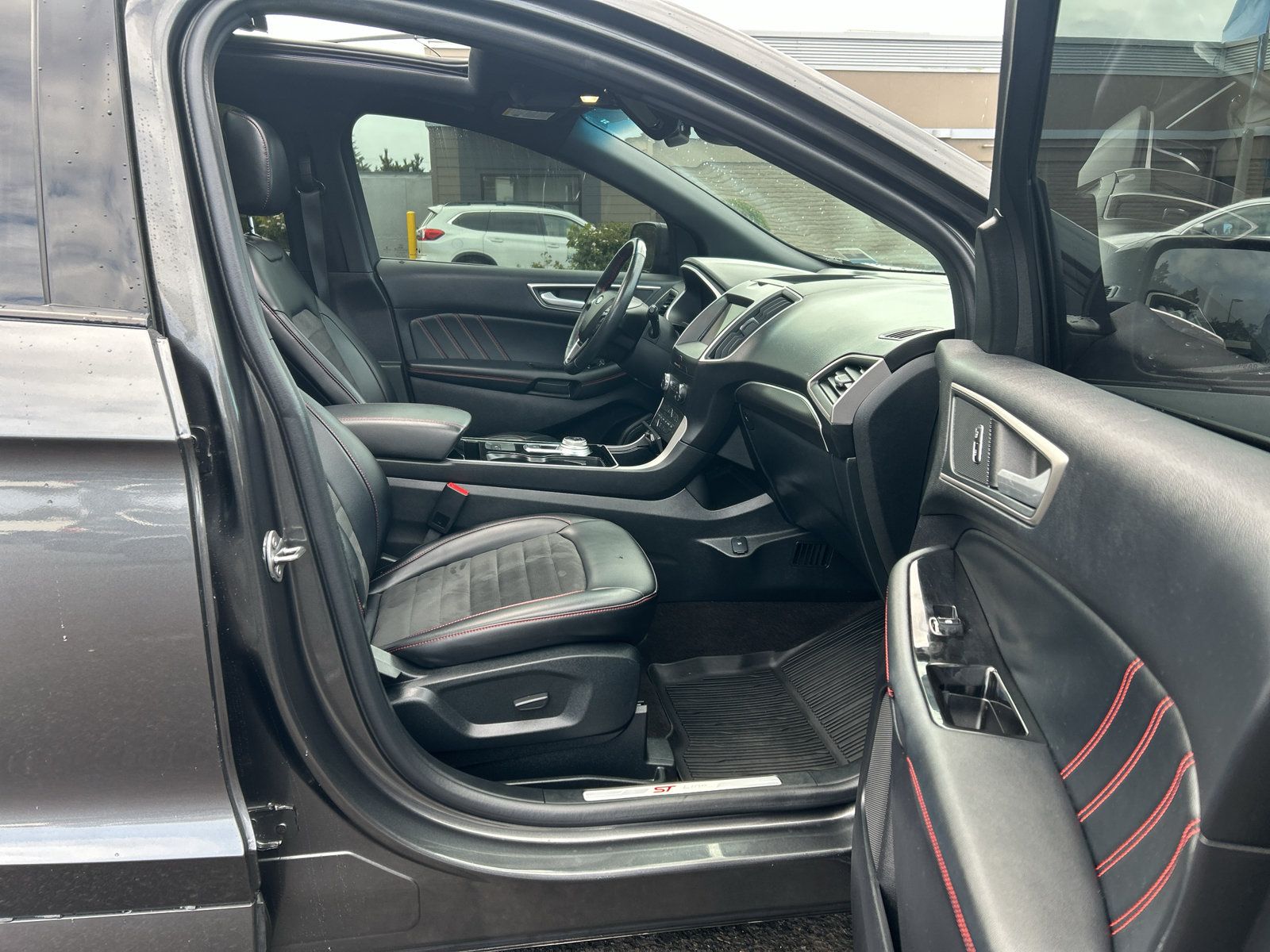Used 2020 Ford Edge ST-Line w/ Cold Weather Package AWD/4WD image 21