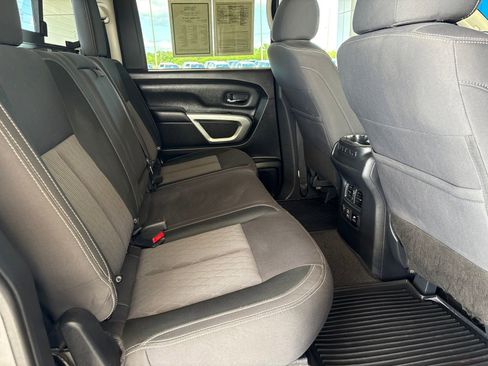 Used 2021 Nissan Titan SV w/ SV Convenience Package RWD image 12