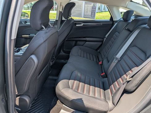 Used 2015 Ford Fusion SE w/ Equipment Group 201A FWD image 17