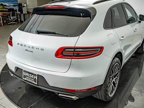 Used 2018 Porsche Macan AWD/4WD image 19
