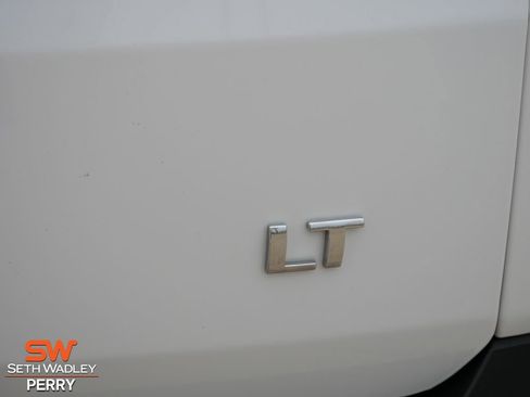 Used 2023 Chevrolet Traverse LT image 11