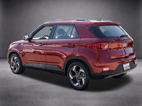 Used 2025 Hyundai Venue SEL FWD image 7