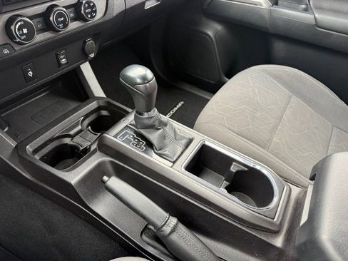 Used 2016 Toyota Tacoma TRD Sport image 13