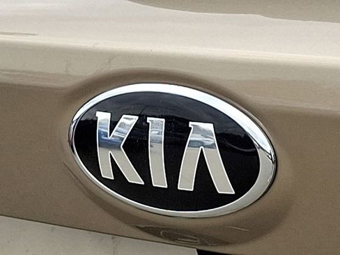 Used 2021 Kia Sorento S FWD image 28