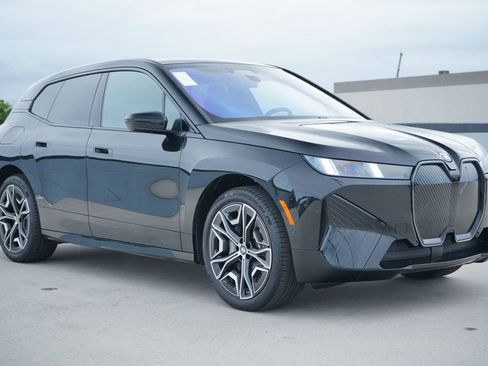 New 2026 BMW iX xDrive60 image 3