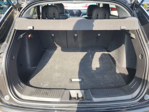 Used 2024 Chevrolet Trax LT w/ LT Convenience Package image 6