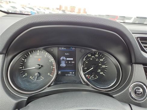 Used 2019 Nissan Rogue SV image 11