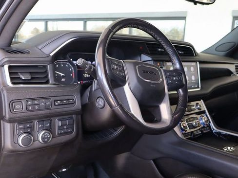 Used 2021 GMC Yukon XL Denali w/ Denali Premium Package image 16