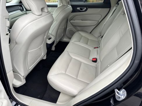 Used 2024 Volvo XC60 B5 Core image 21