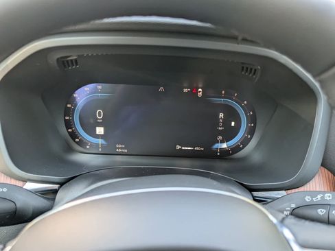 Used 2023 Volvo XC60 B5 Plus image 27