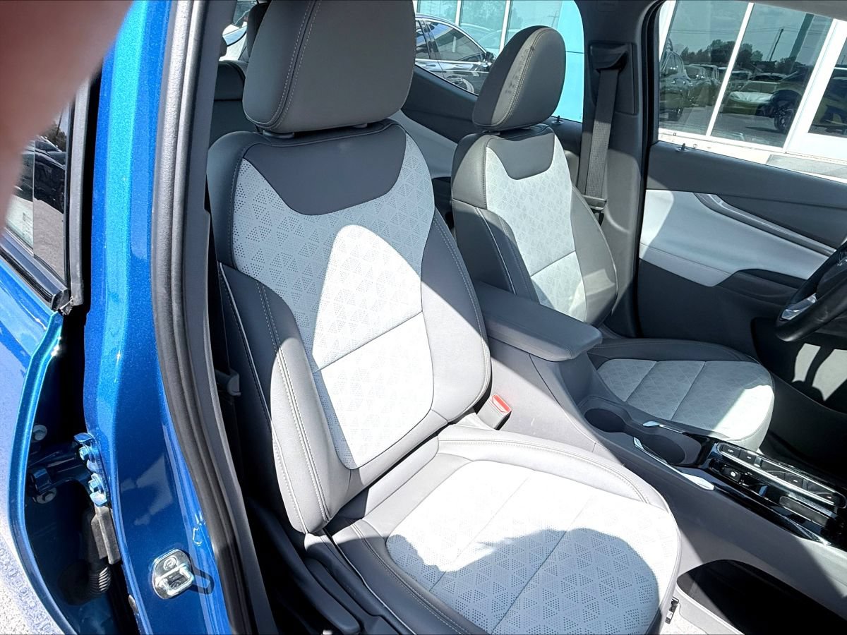 Used 2022 Chevrolet Bolt EUV Premier w/ Sun & Sound Package FWD image 9