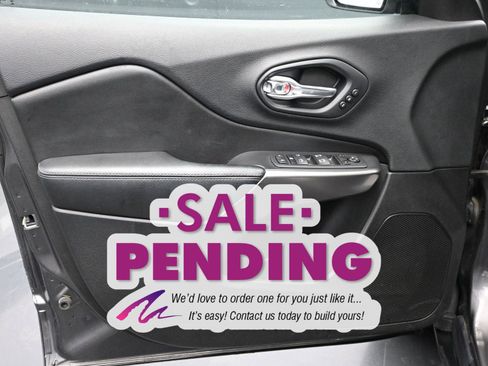 Used 2019 Jeep Cherokee Limited w/ Luxury Group image 19