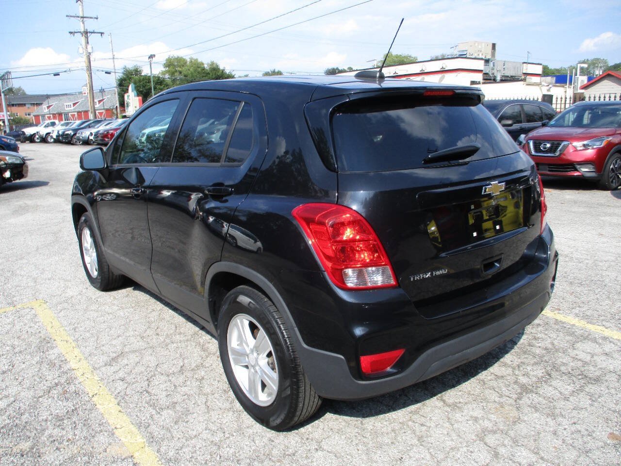 Used 2017 Chevrolet Trax LS w/ Fleet Convenience Package AWD/4WD image 2