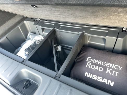 Used 2025 Nissan Pathfinder Platinum image 23