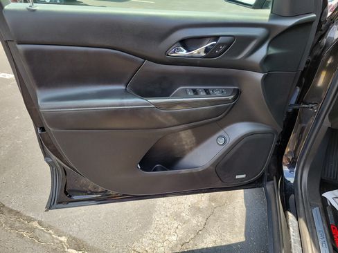 Used 2018 GMC Acadia SLT FWD image 18
