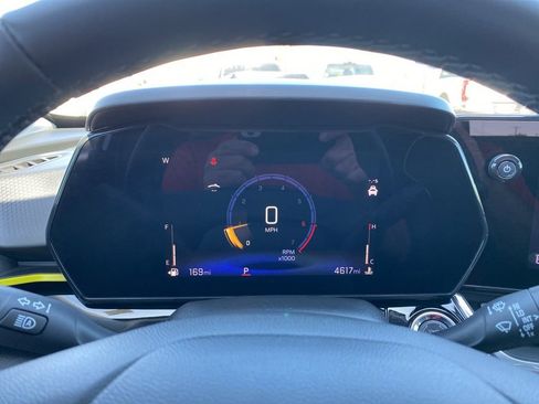 Used 2025 Chevrolet Trax ACTIV w/ Driver Confidence Package FWD image 28