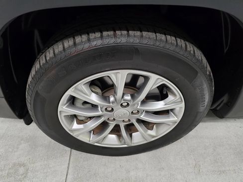 Certified 2022 Jeep Cherokee Latitude Lux FWD image 9