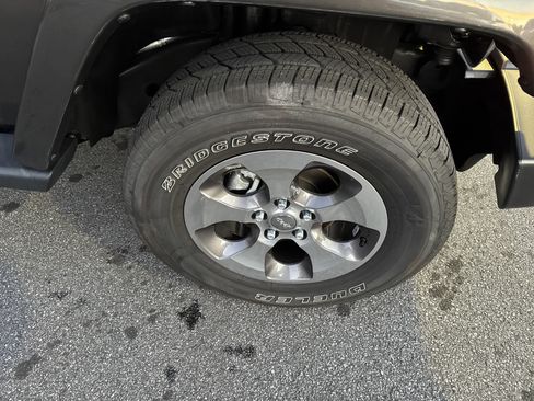 Used 2018 Jeep Wrangler Unlimited Sahara w/ Connectivity Group image 14