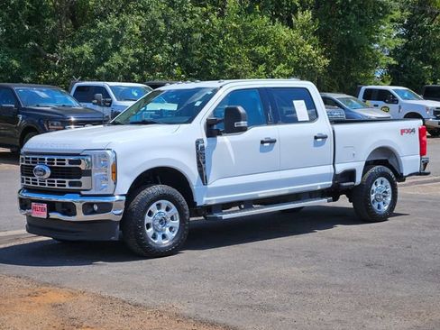 Used 2024 Ford F250 XLT w/ FX4 Off-Road Package AWD/4WD image 4