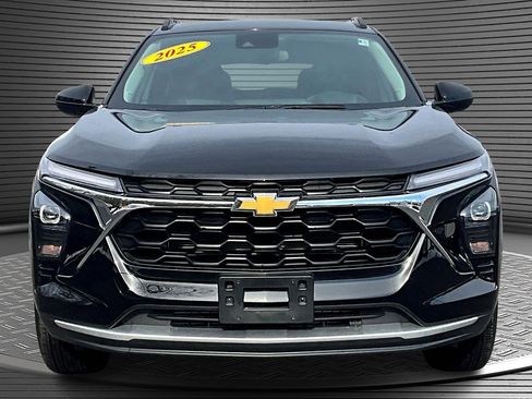 Used 2025 Chevrolet Trax LT w/ Driver Confidence Package FWD image 2