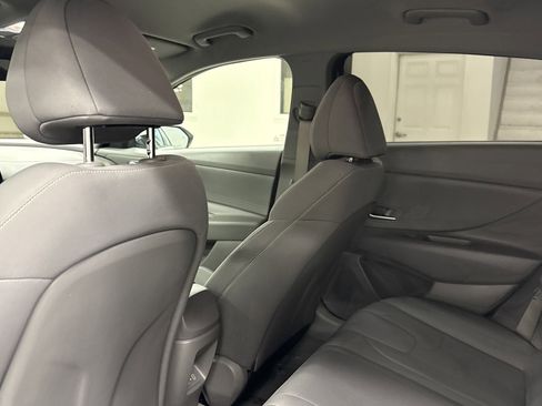 Used 2024 Hyundai Elantra Blue image 13