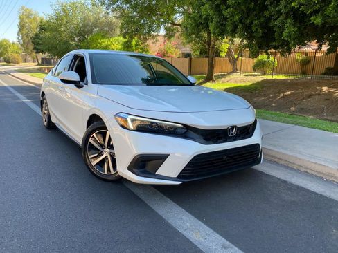 Used 2023 Honda Civic LX image 2