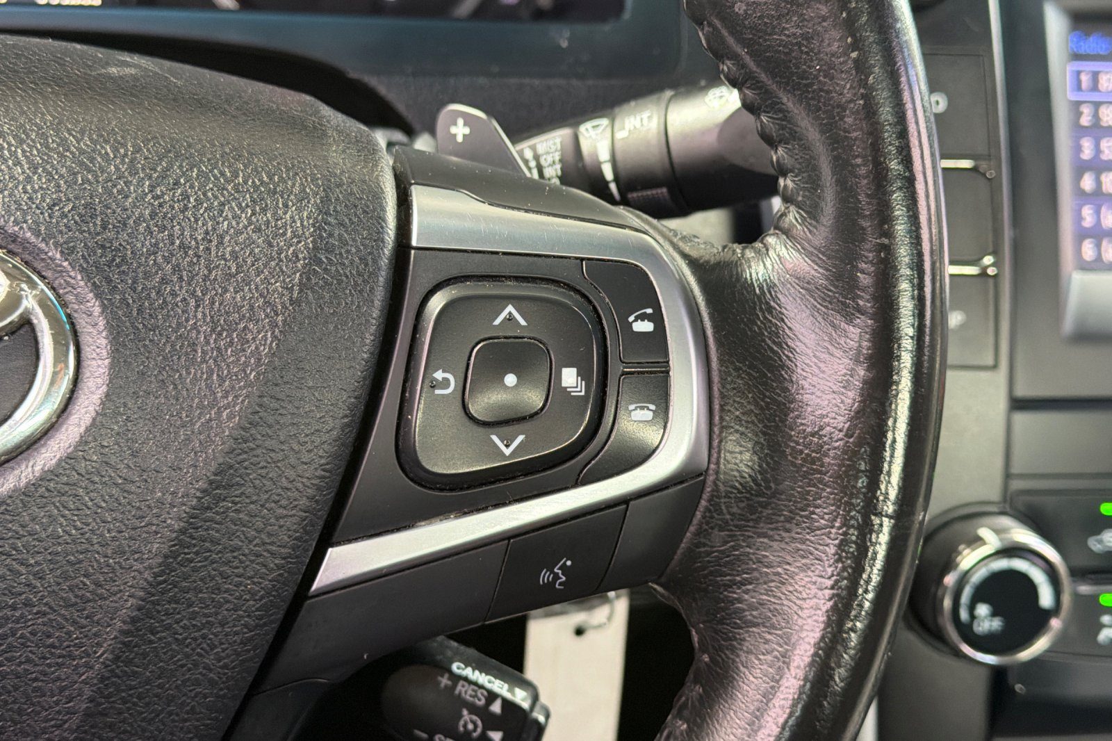 Used 2016 Toyota Camry SE FWD image 30
