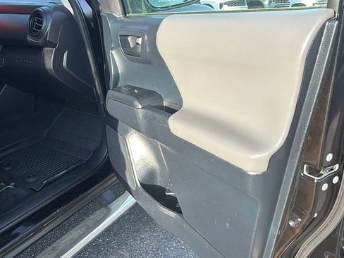 Used 2019 Toyota Tacoma SR w/ SR Convenience Package image 14