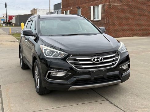 Used 2017 Hyundai Santa Fe Sport image 3