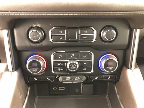 Used 2022 Chevrolet Tahoe Z71 w/ Off-Road Capability Package image 19